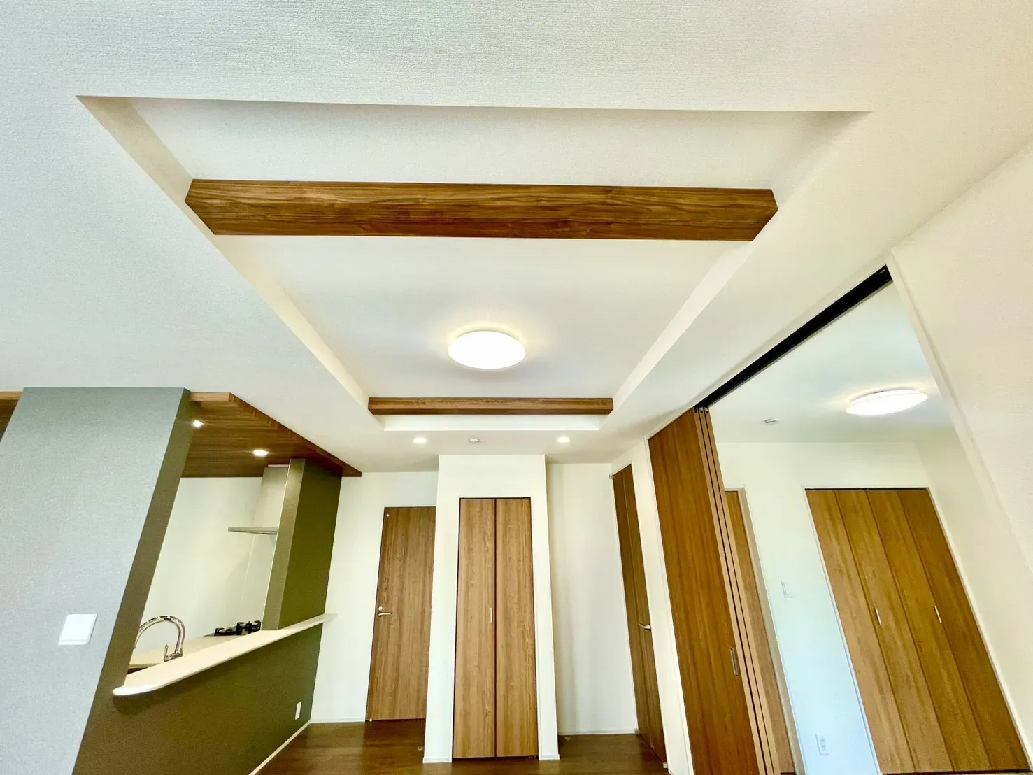 おしゃれな折上天井リビング