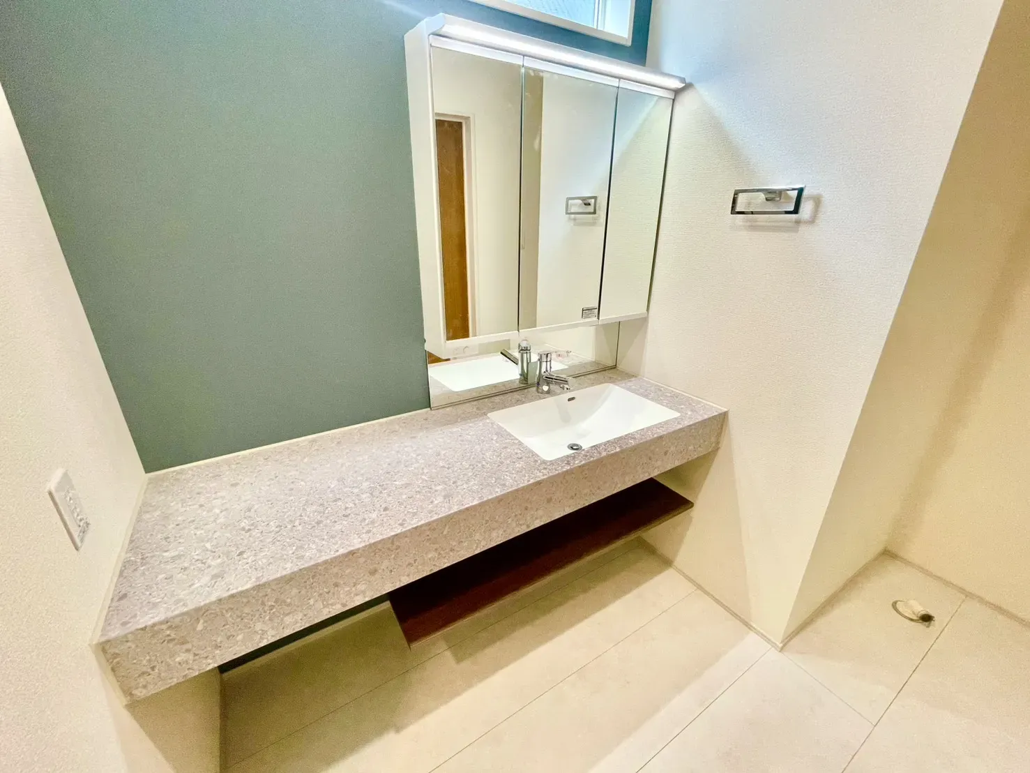 ホテルライクなワイド洗面台