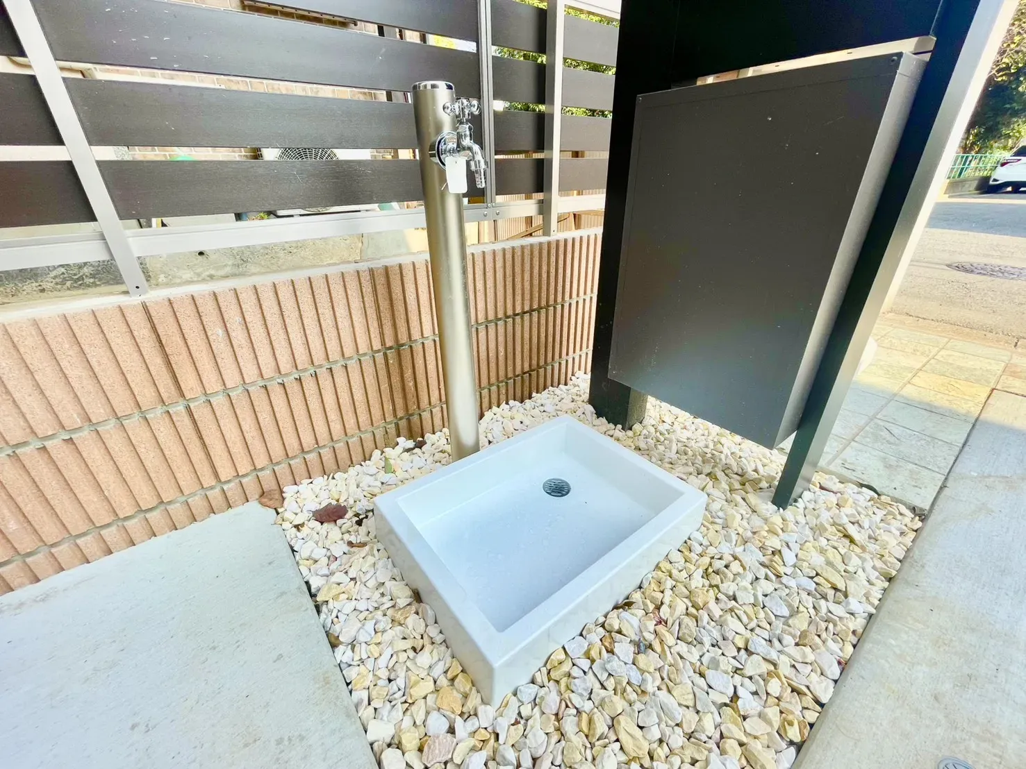 便利な外水栓付き立水栓