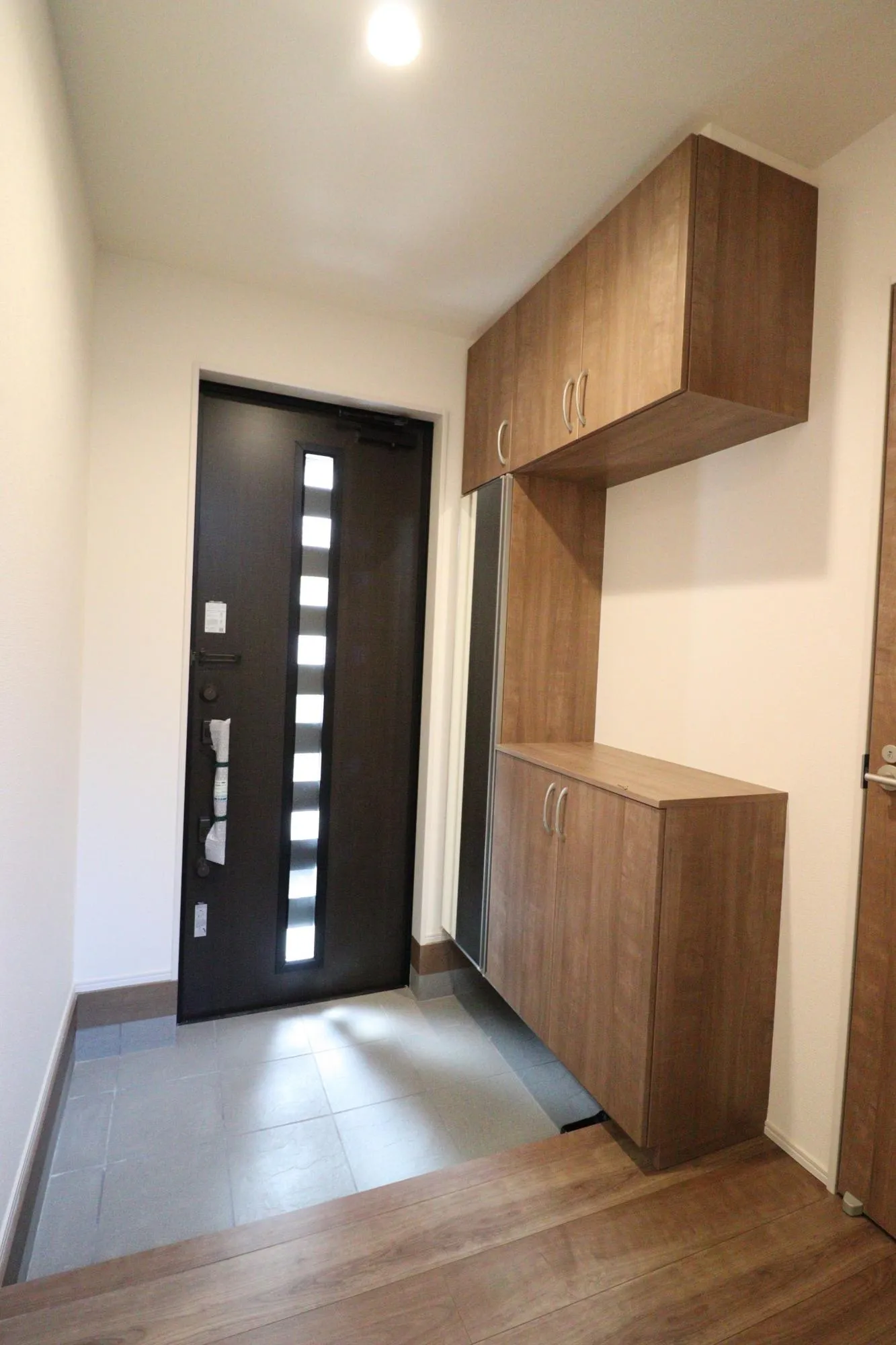 【1号棟/玄関】