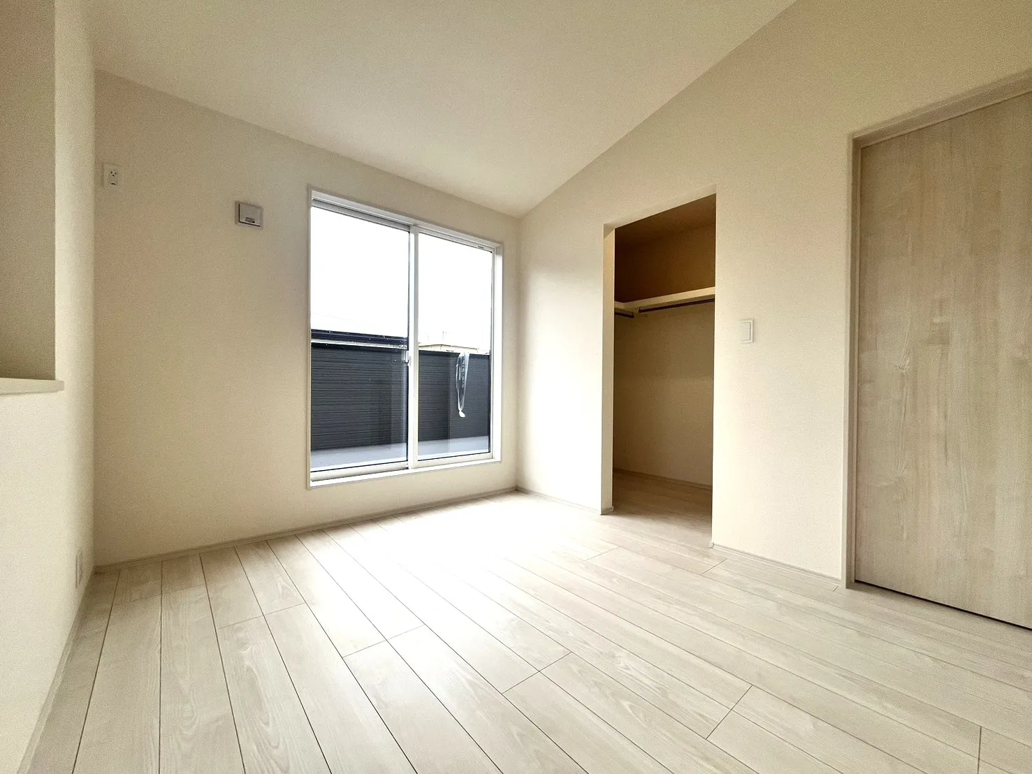 ☆1号棟　洋室5.42畳☆