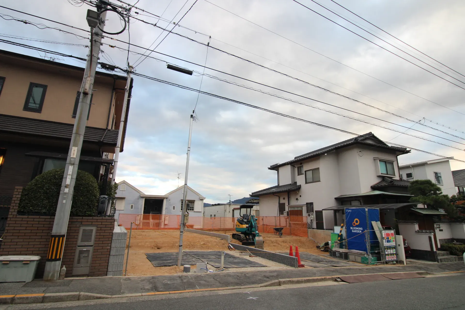 前面道路から見た宅地