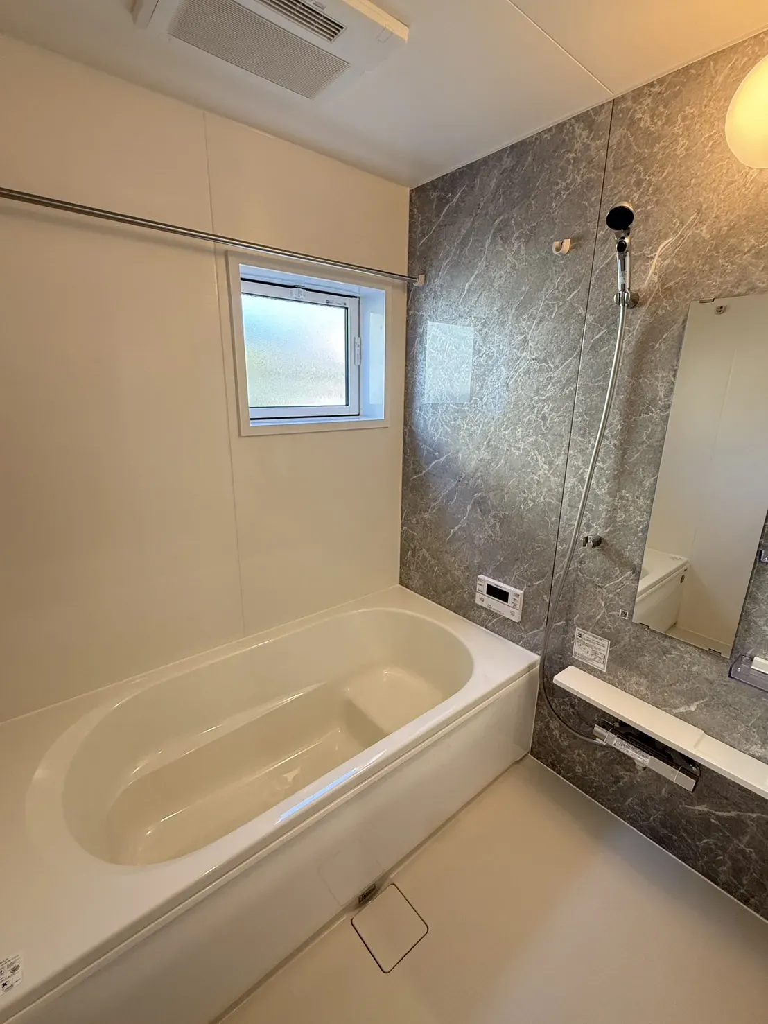 【浴室】
浴室暖房付きで、寒い冬でも安心!