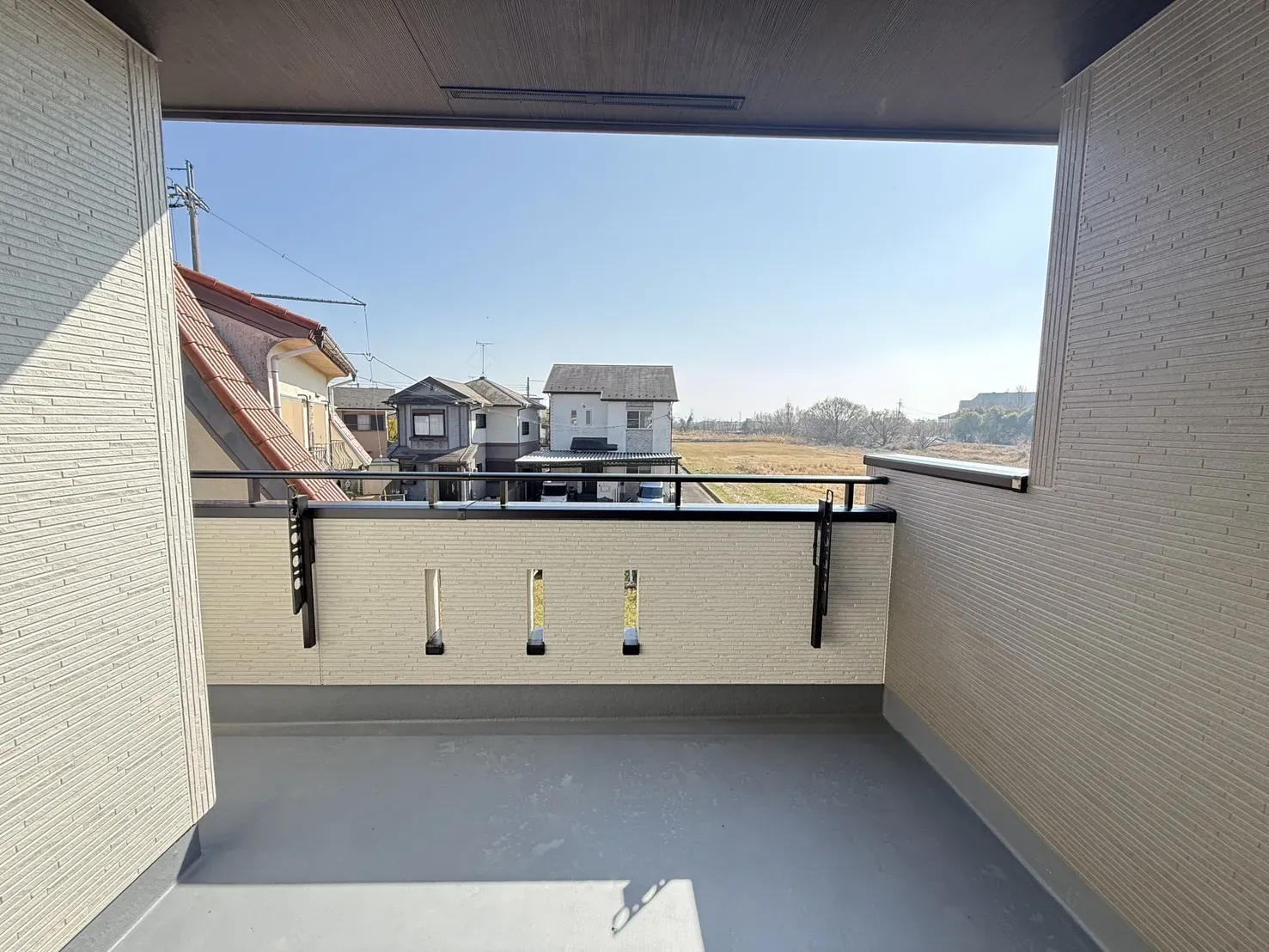 【バルコニー】
雨が降っても安心なインナーバルコニーです!