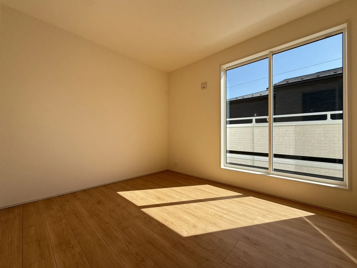 ②2階5.25帖洋室