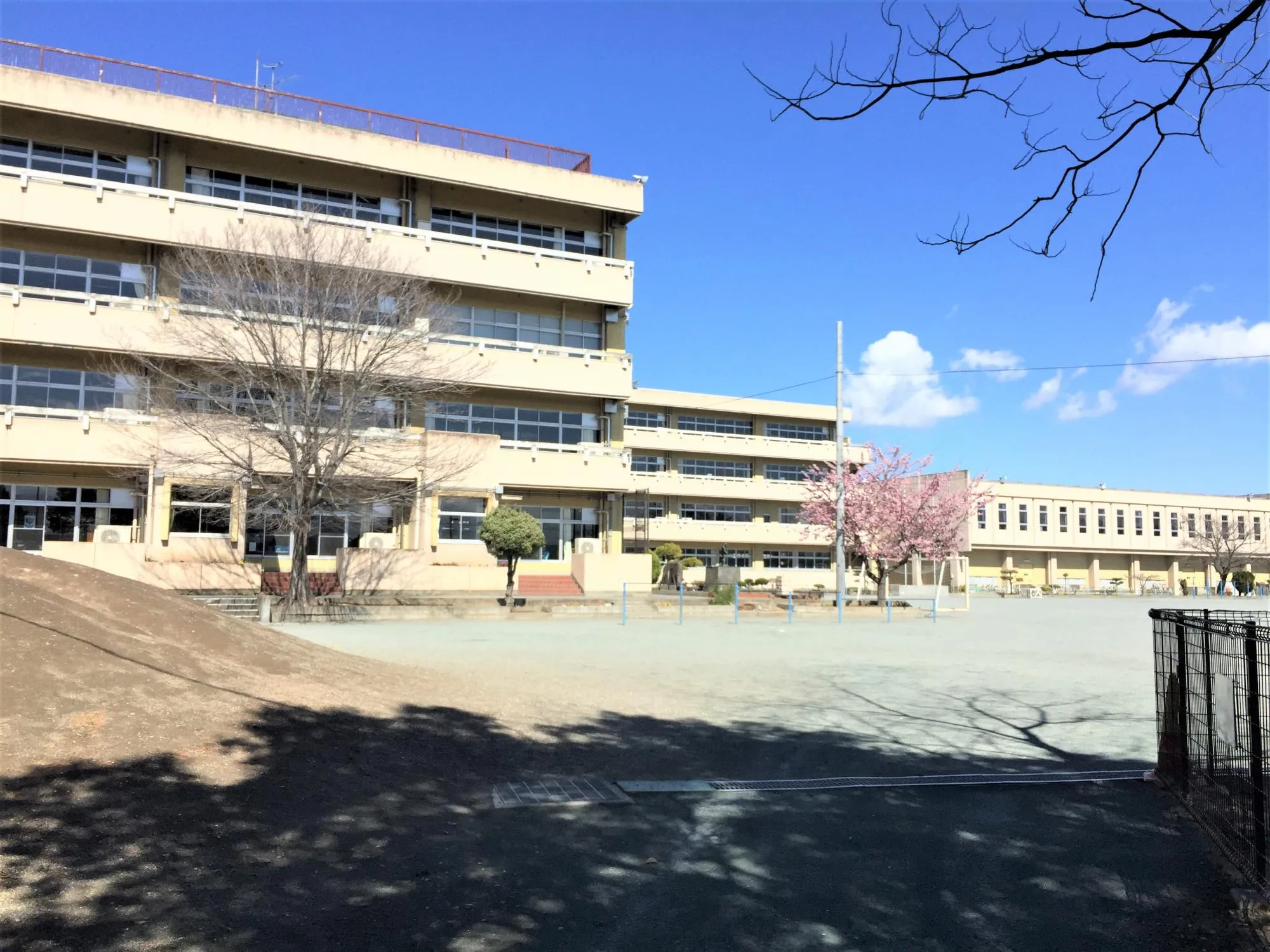 尾島小学校