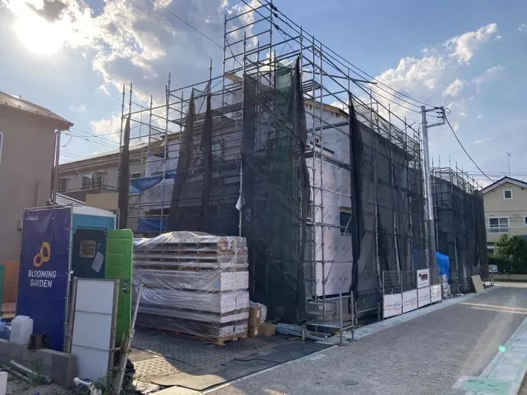 ただいま建築中!完成後はきれいでおしゃれな外観の住まいが誕生予定です☆