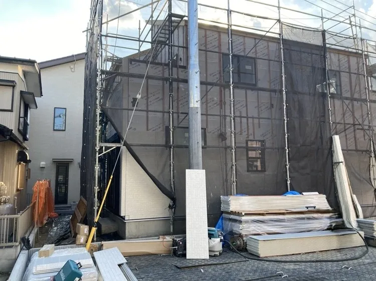 完成が待ち遠しい建築中の新築住宅!これからどんな素敵なお家になるのかワクワクします☆