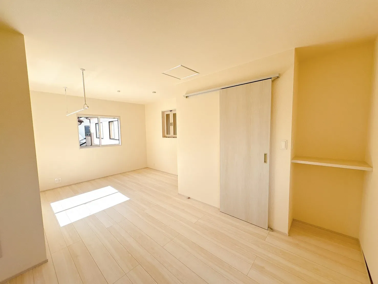 【洋室(10.50帖)】将来こども部屋として1部屋を2つの部屋にアレンジできるフレキシブルルーム(10.50帖)※将来2部屋として利用の場合、間仕切壁工事は有償となります。