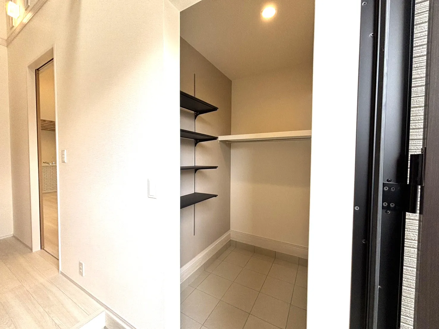 【2号棟:土間収納】