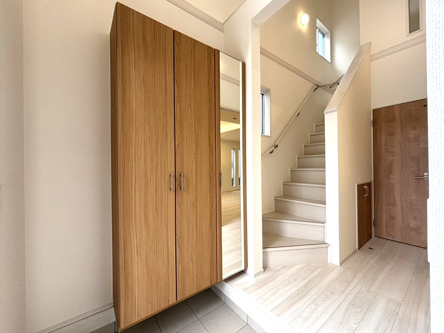 【2号棟:玄関】