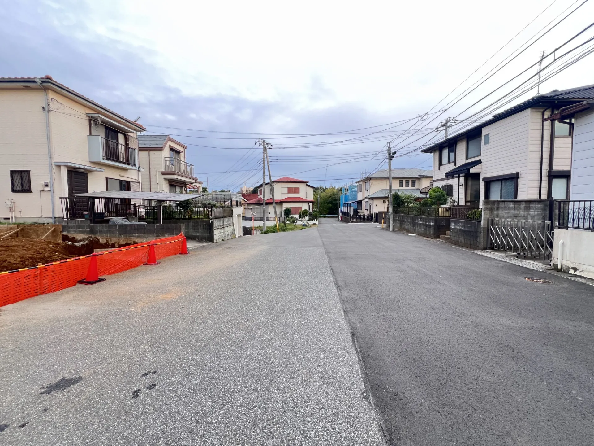 【2025/11/2　販売現地・前面道路】