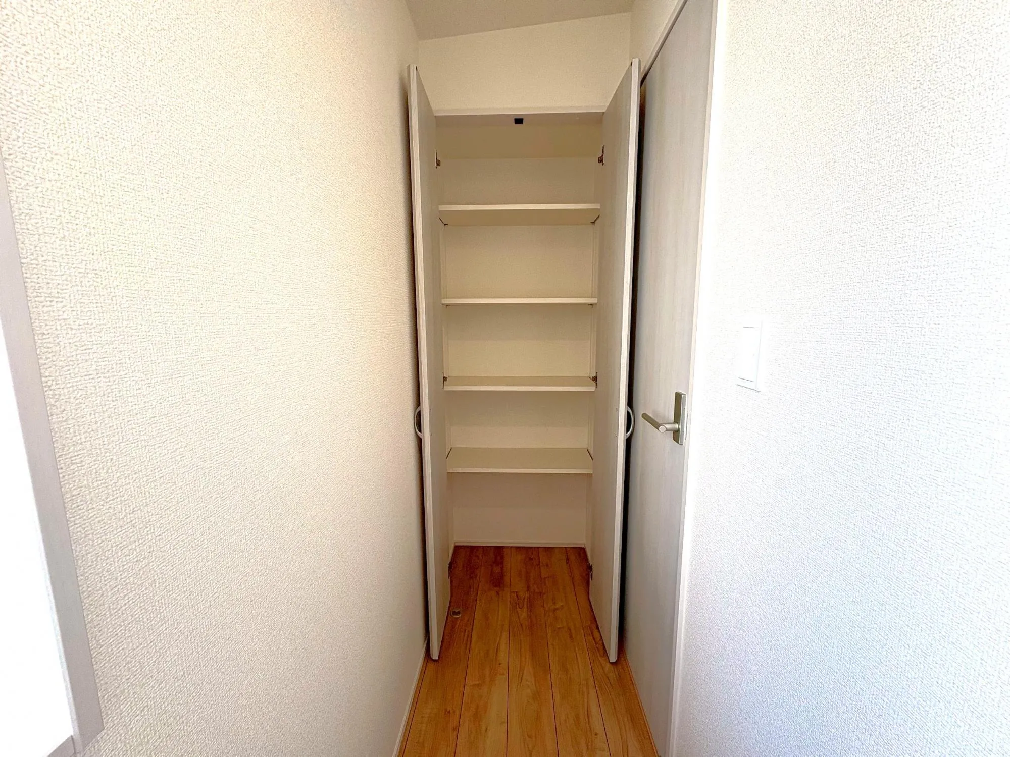 1号棟2階廊下収納