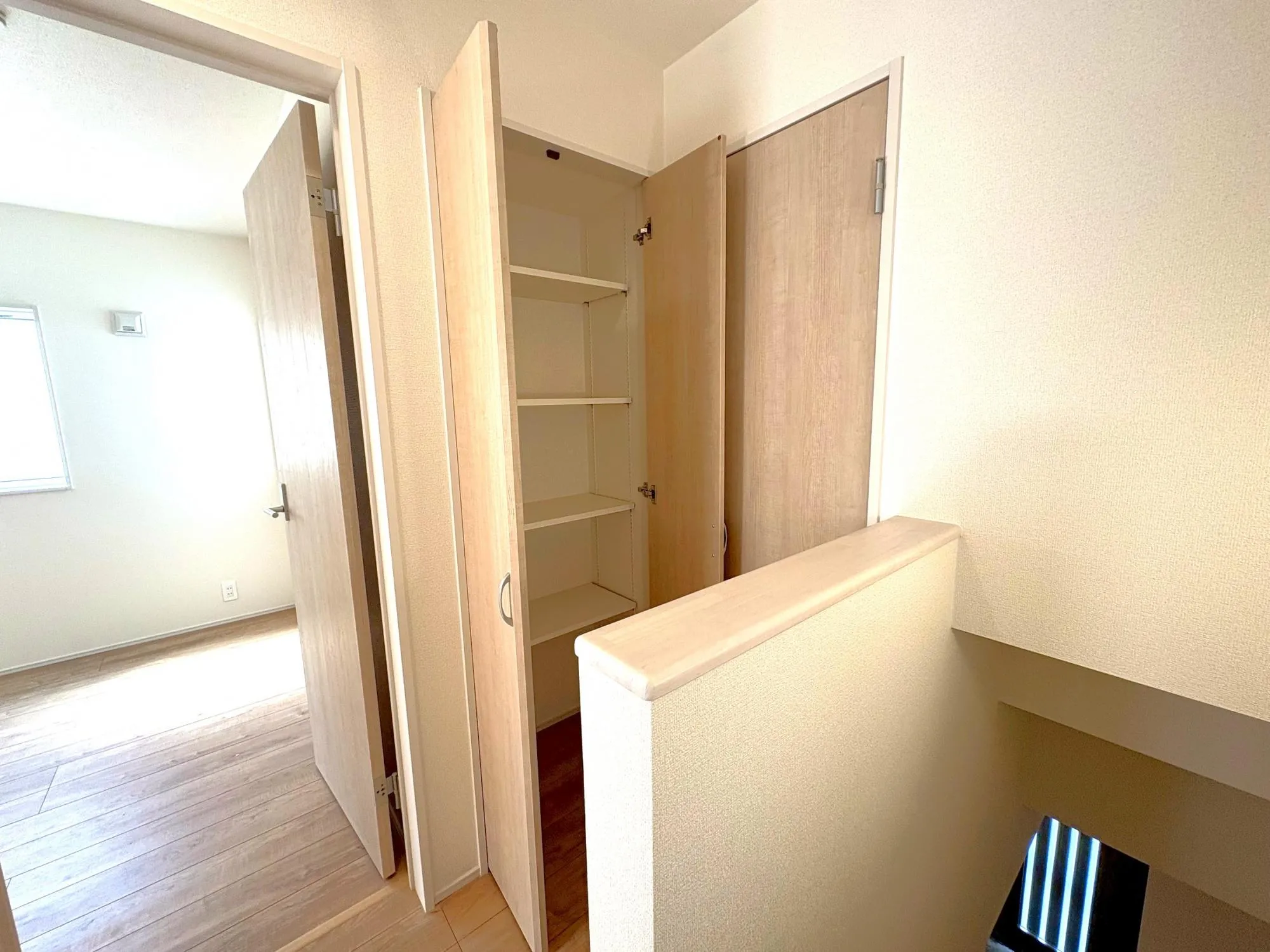 2号棟2階廊下収納