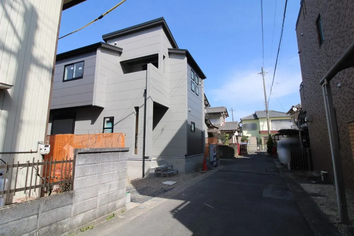 3月1日撮影　東側道路(南→北)