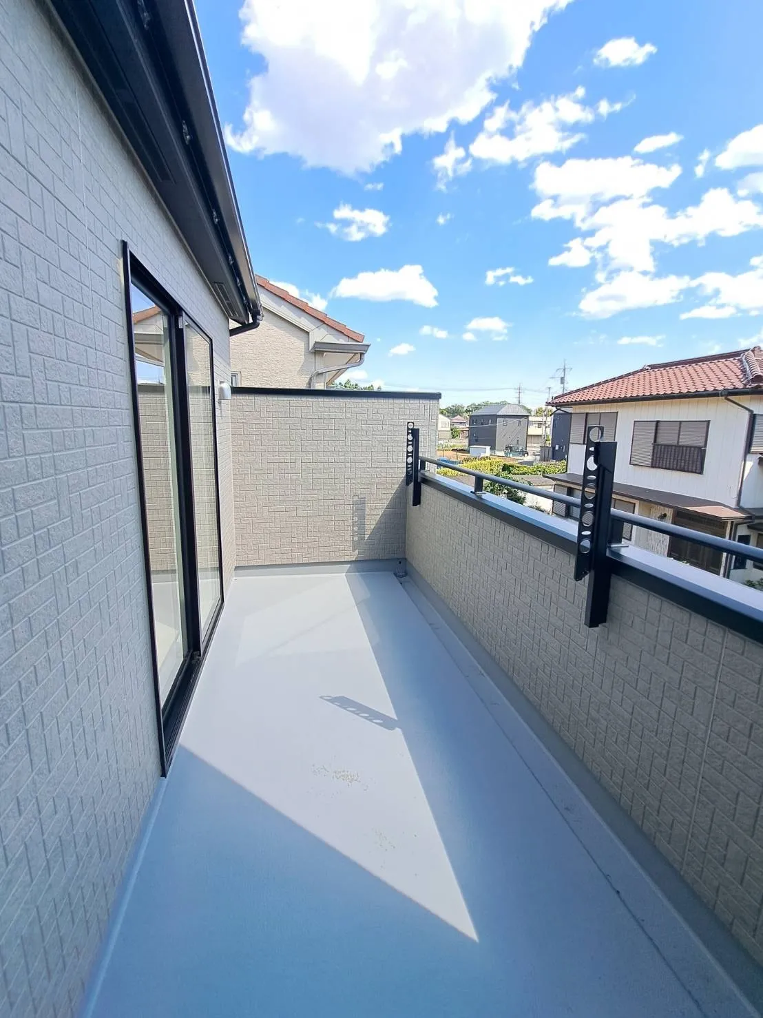複数のお部屋からアクセスできるバルコニーで、便利にお使いいただけます!