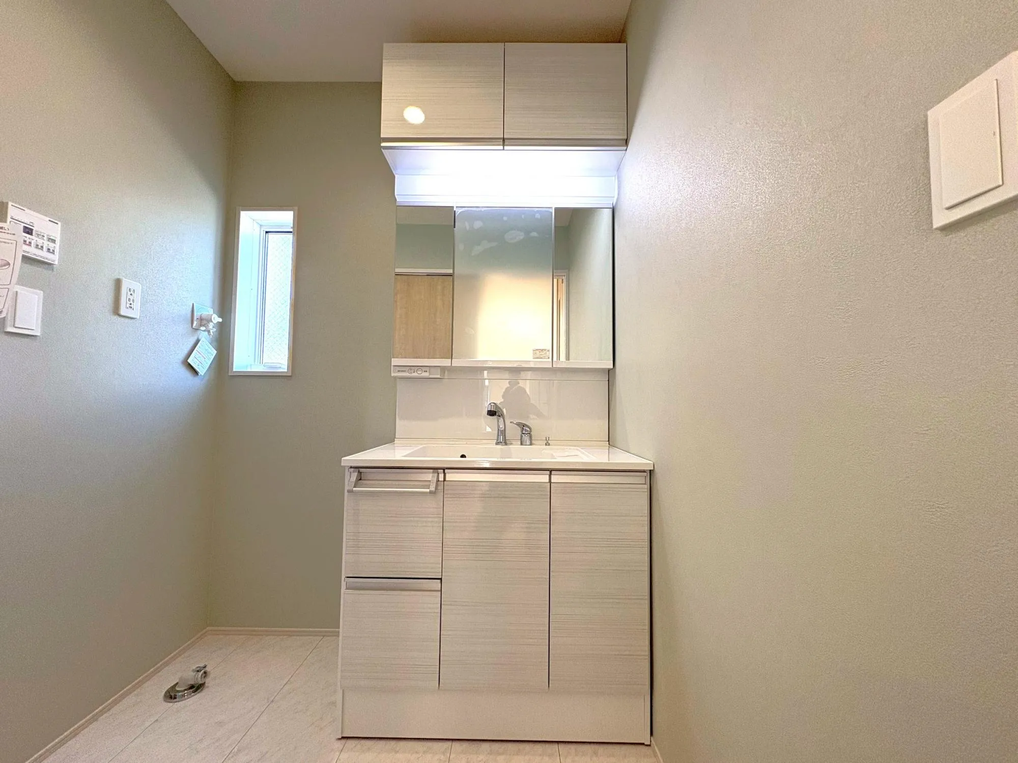 吊戸付洗面化粧台