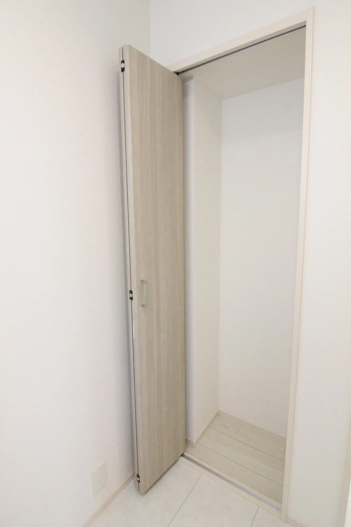 【2号棟洗面所収納】