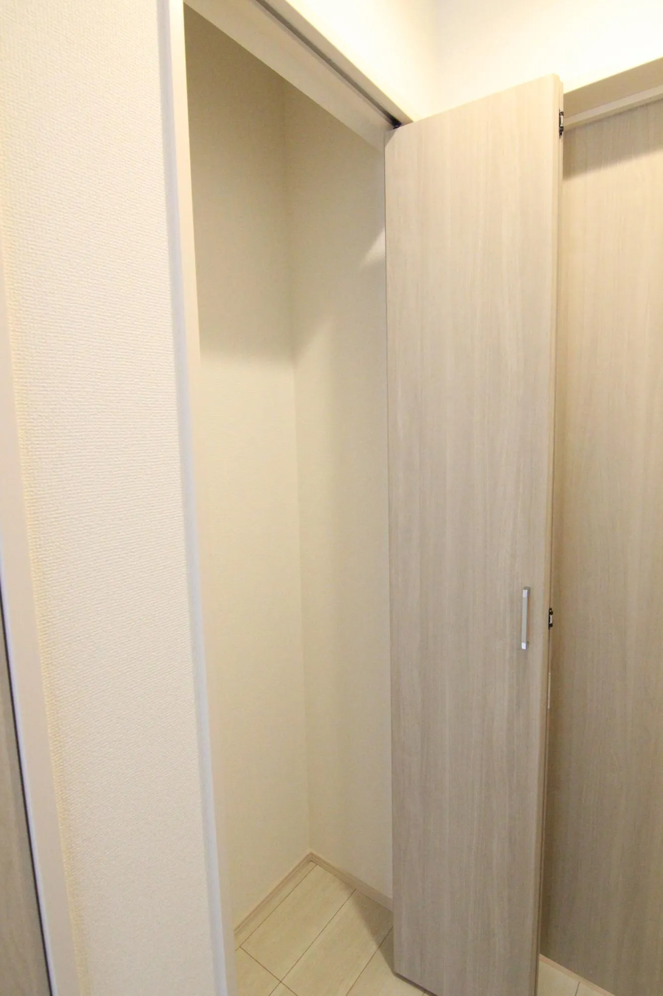 【2号棟廊下収納】