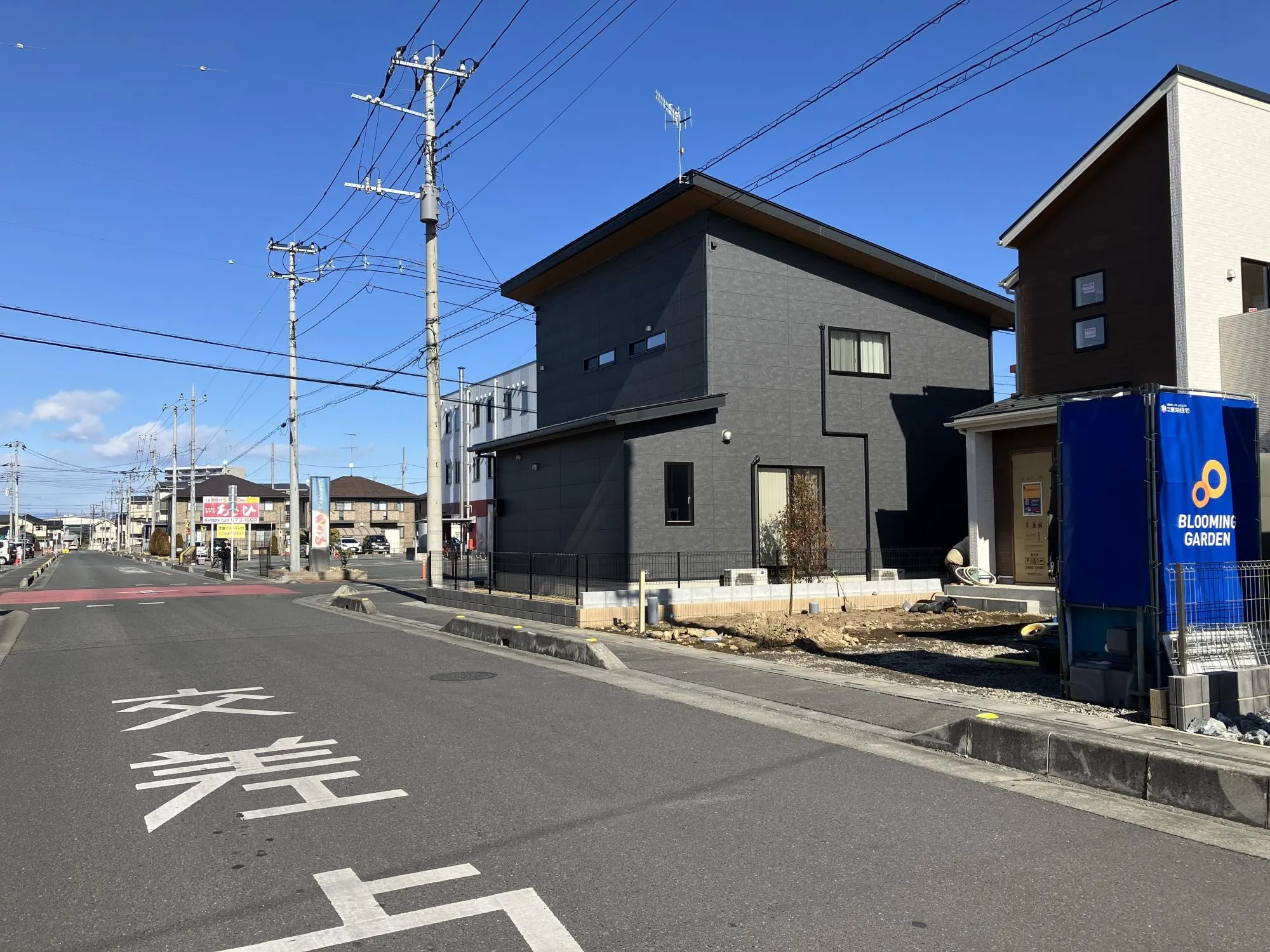 前面道路　約10.0m公道(歩道含)