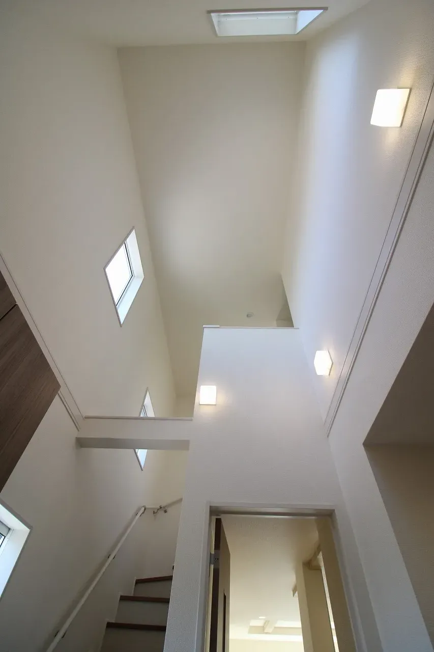 1号棟玄関上部吹き抜け(2026年4月撮影)