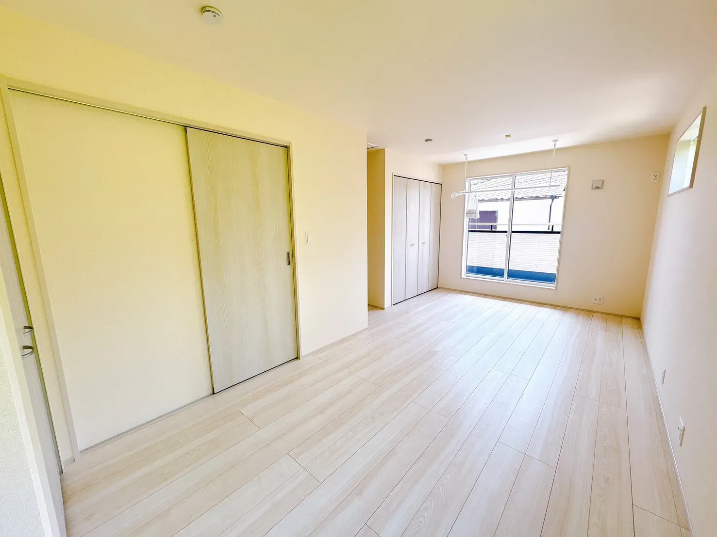 【洋室(10.25帖)】将来こども部屋として1部屋を2つの部屋にアレンジできるフレキシブルルーム(10.50帖)※将来2部屋として利用の場合、間仕切壁工事は有償となります。