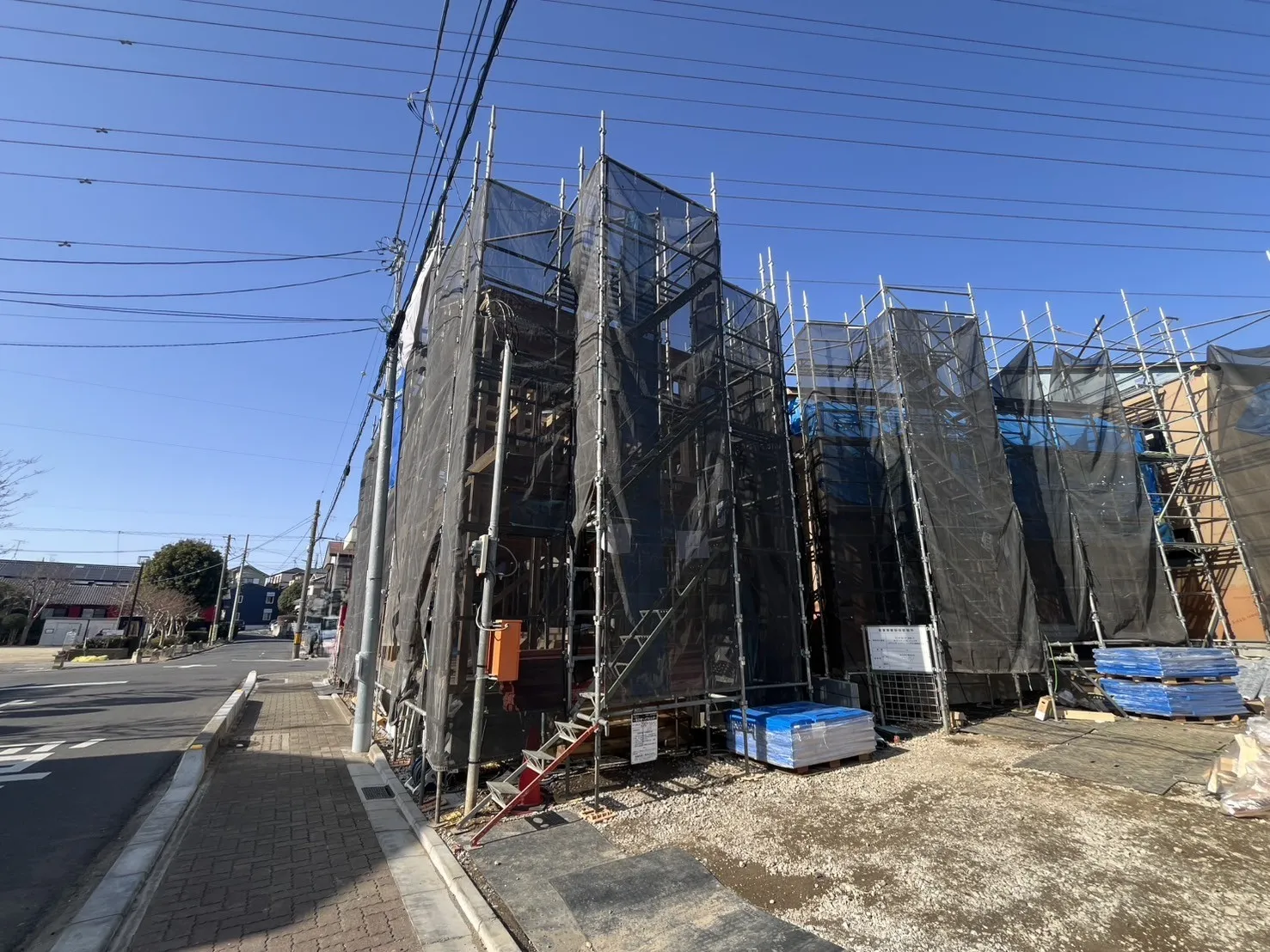 【販売現地】太陽光パネル標準装備♪