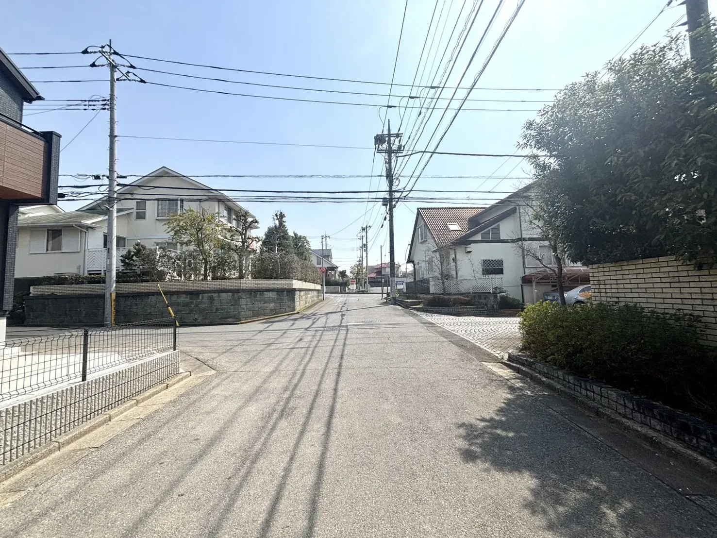 2号棟　前面道路含む現地写真