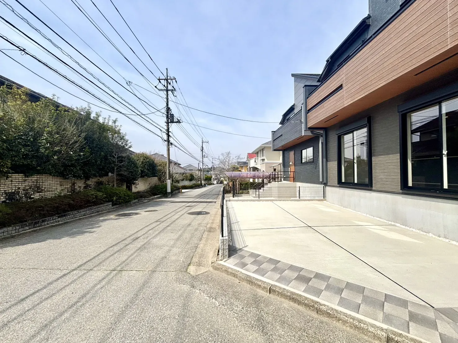 2号棟　前面道路含む現地写真