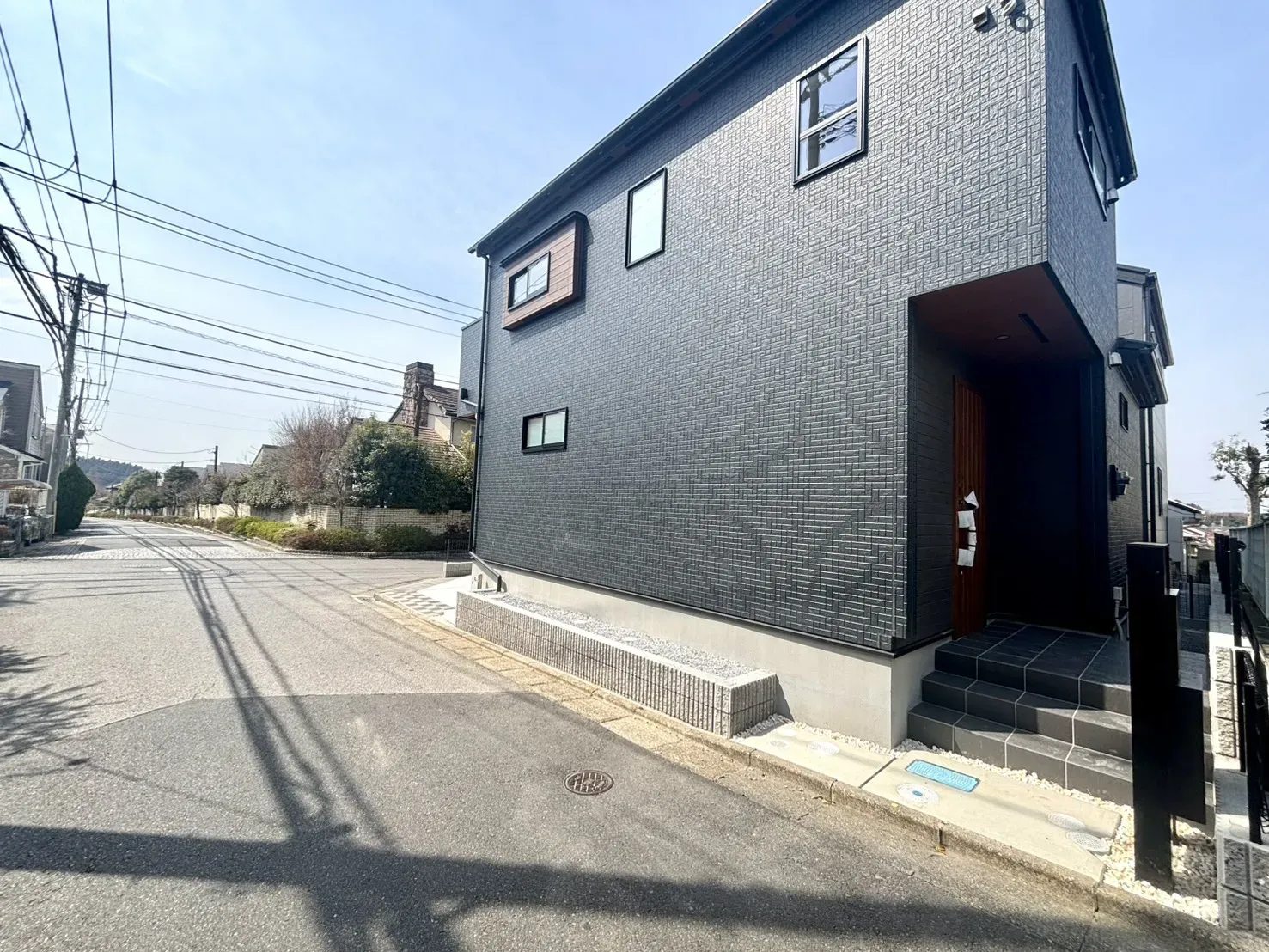 2号棟　前面道路含む現地写真