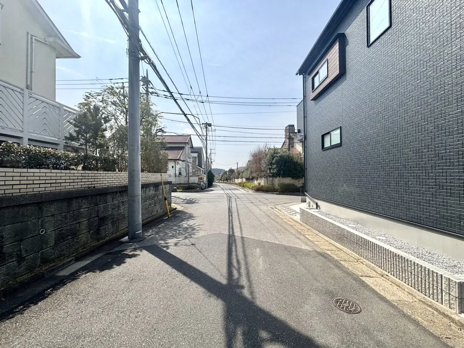 2号棟　前面道路含む現地写真