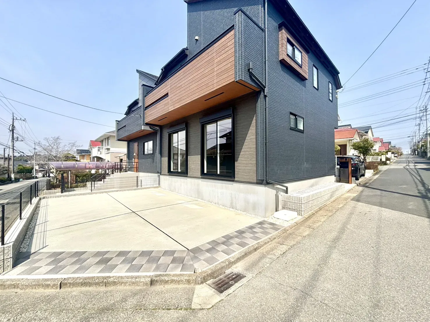 2号棟　前面道路含む現地写真