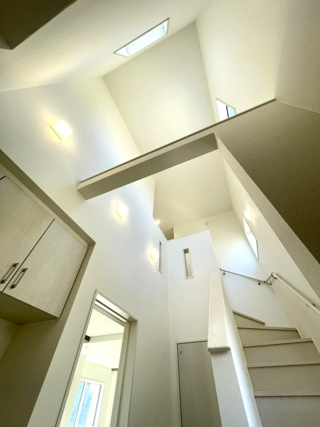 玄関　上部吹抜