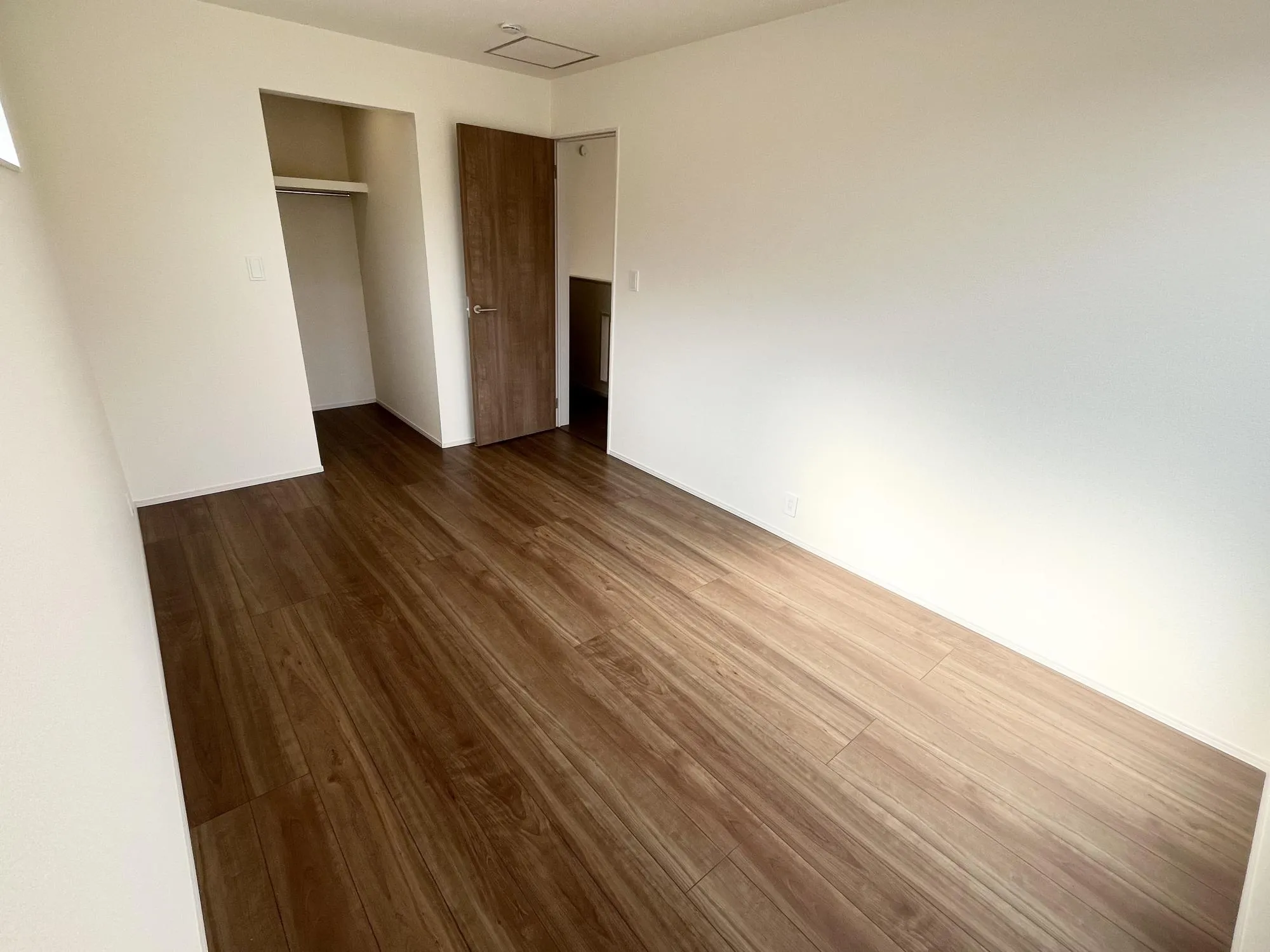 洋室7畳　2号棟