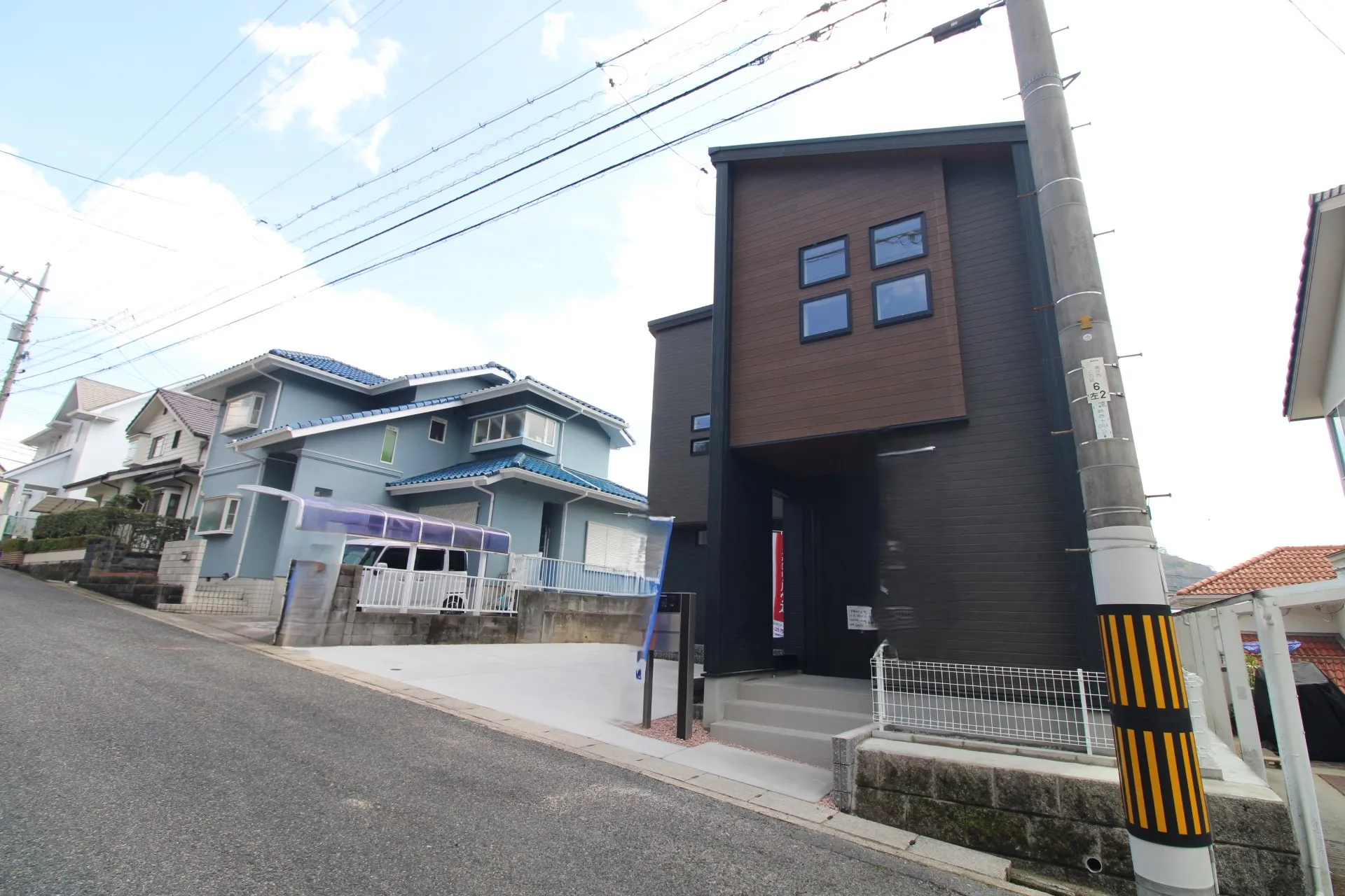 前面道路っから見た外観