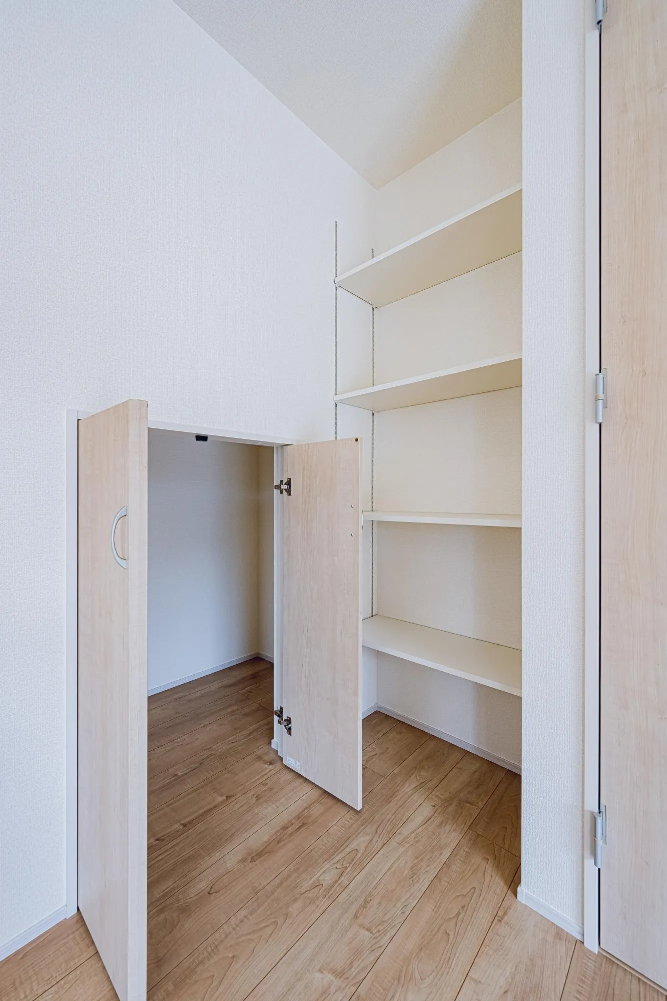 2号棟:リビング収納