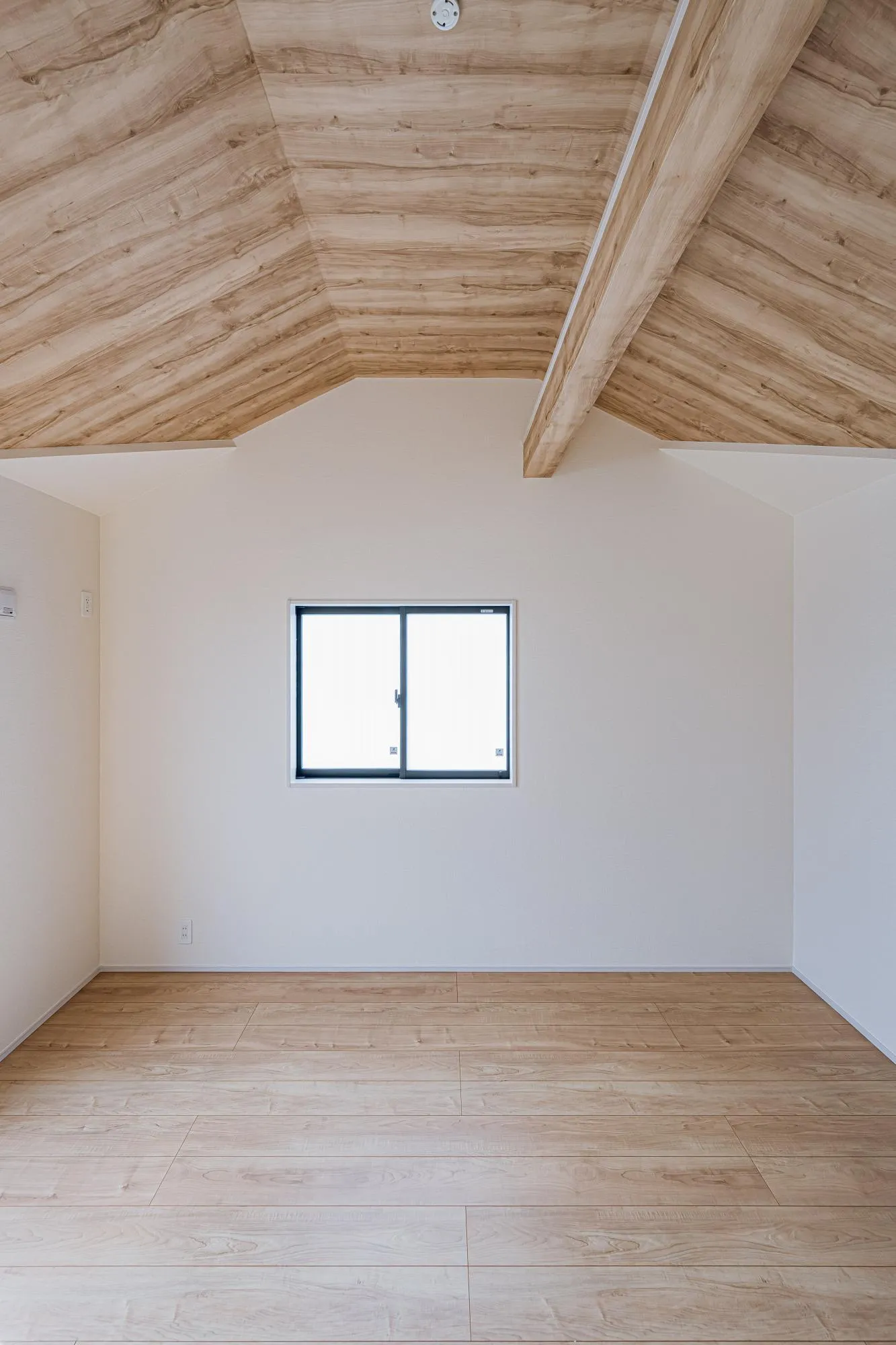 2号棟:洋室7.0帖　勾配天井