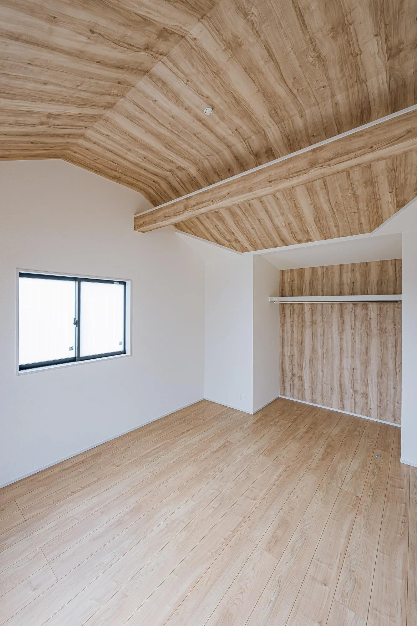 2号棟:洋室7.0帖　勾配天井