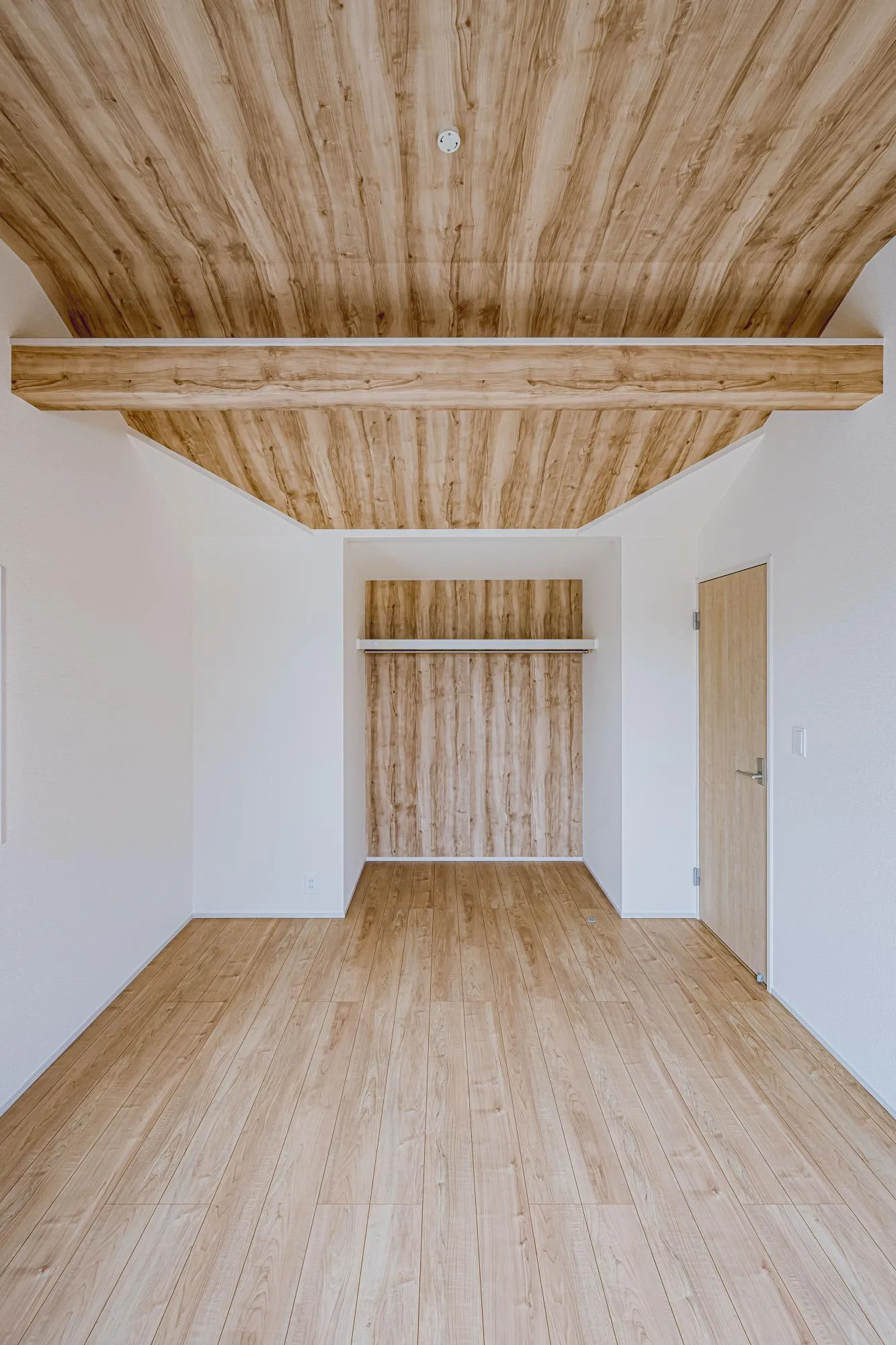 2号棟:洋室7.0帖　勾配天井