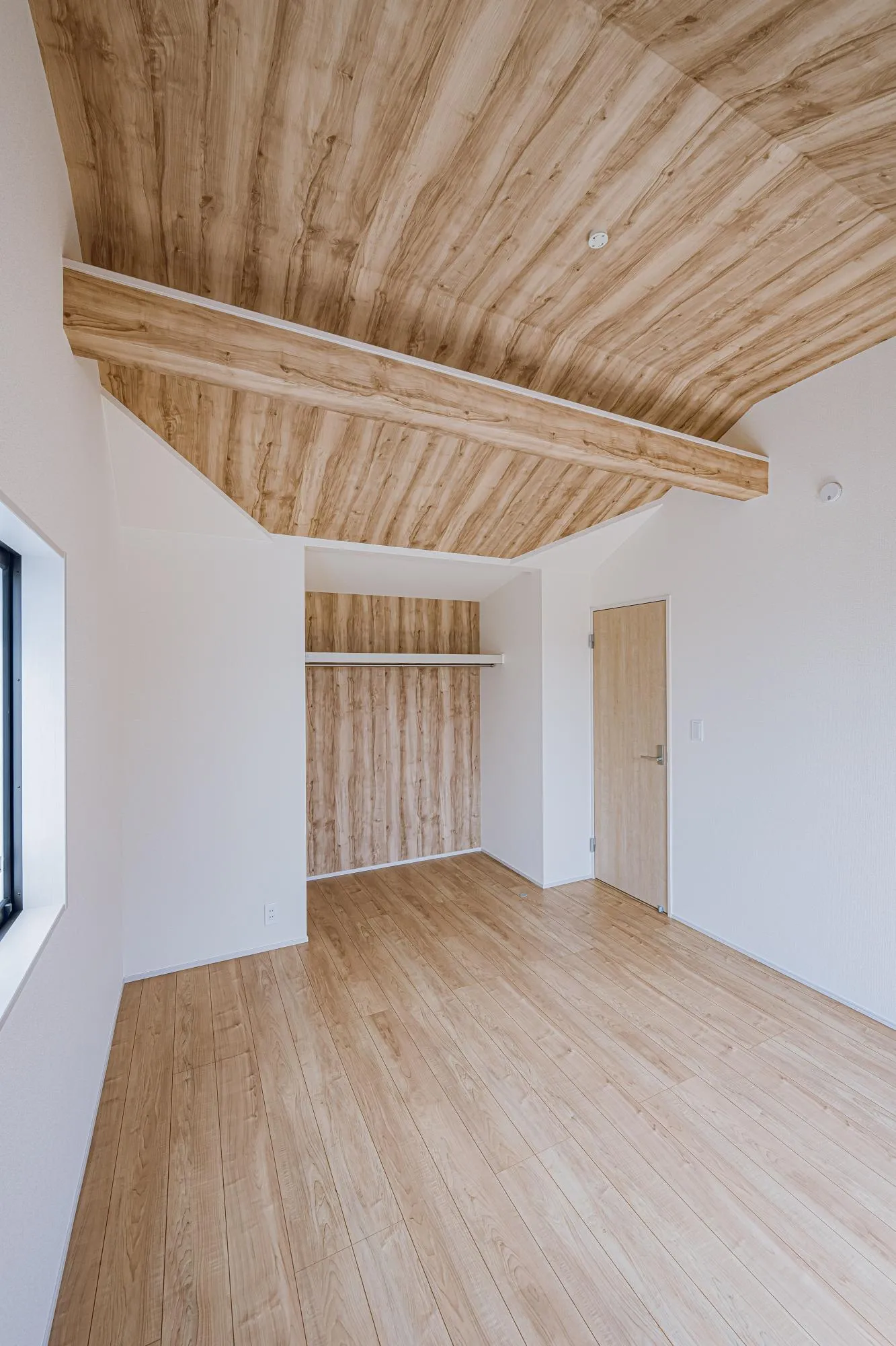 2号棟:洋室7.0帖　勾配天井