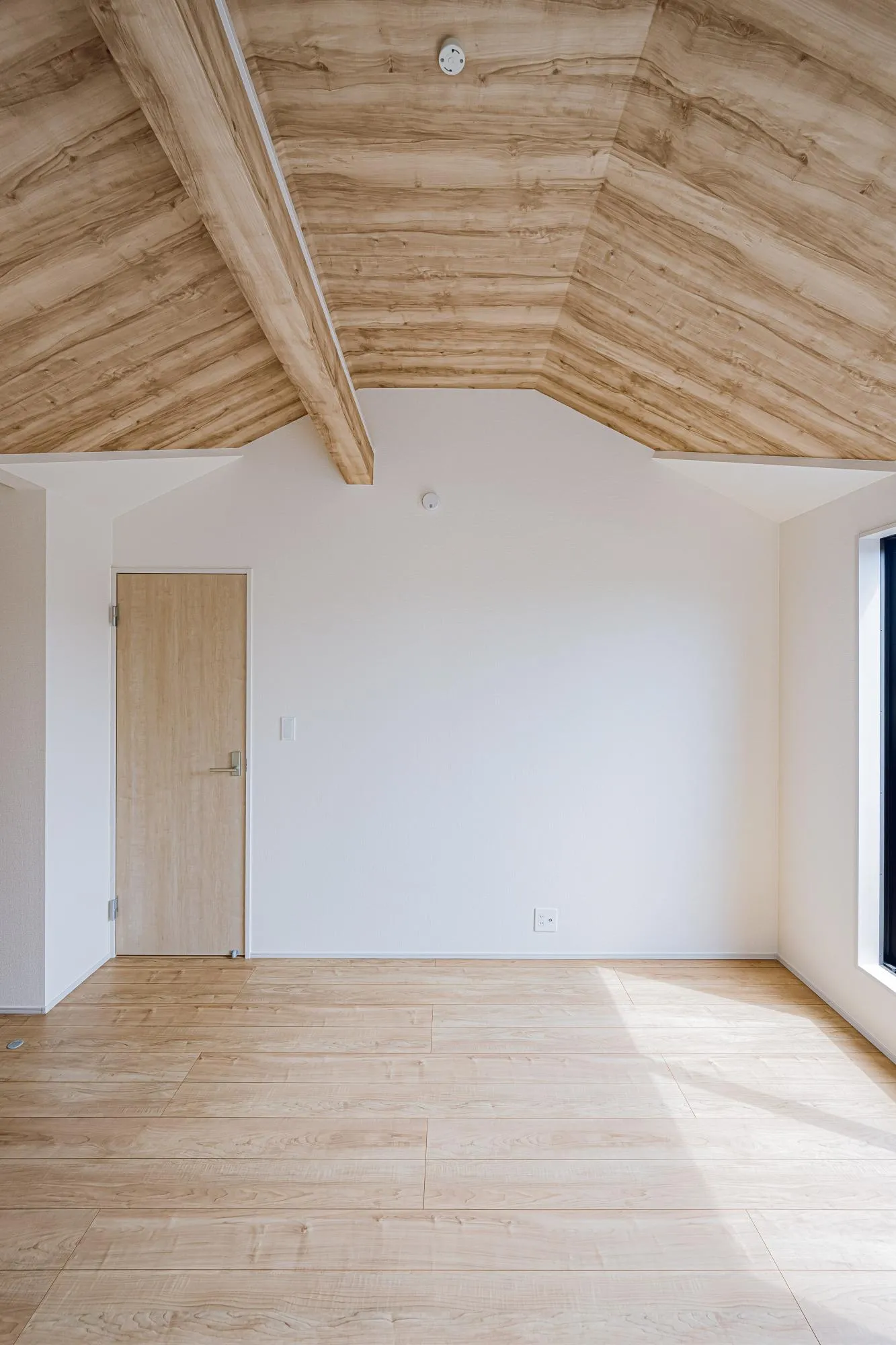 2号棟:洋室7.0帖　勾配天井