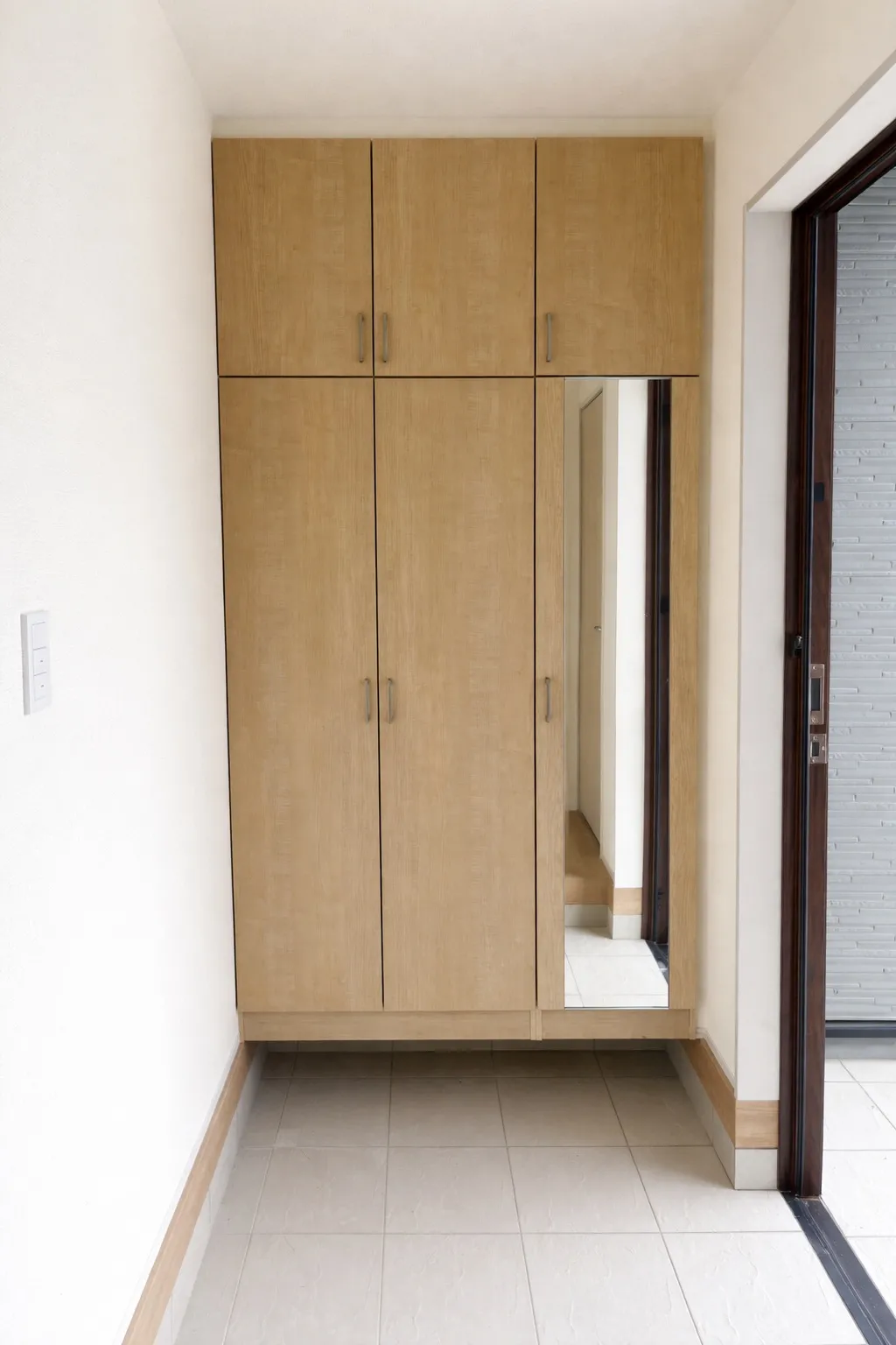 【玄関/2号棟】