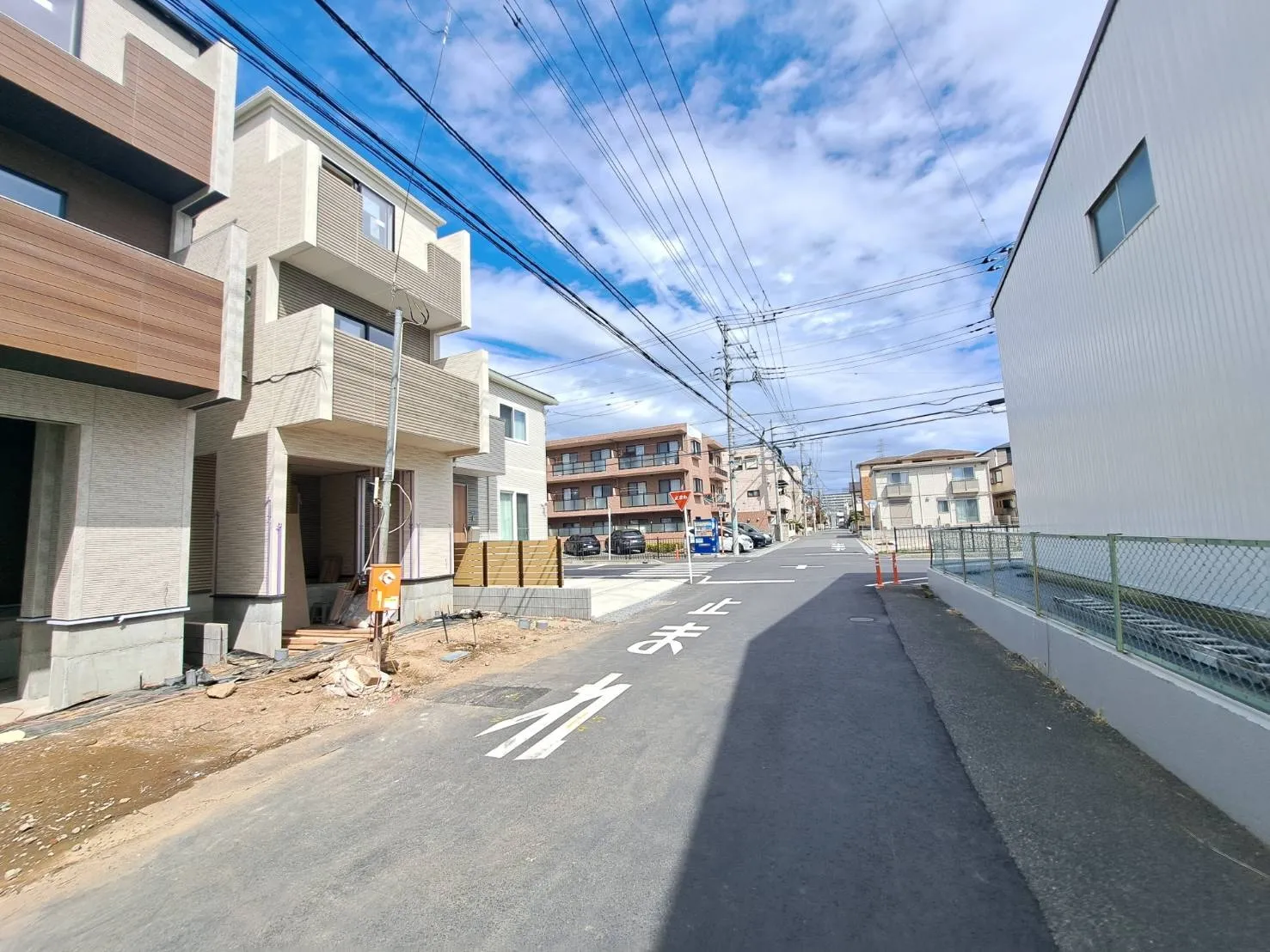 落ち着いた住環境の前面道路!ゆったりとした雰囲気が魅力です☆

