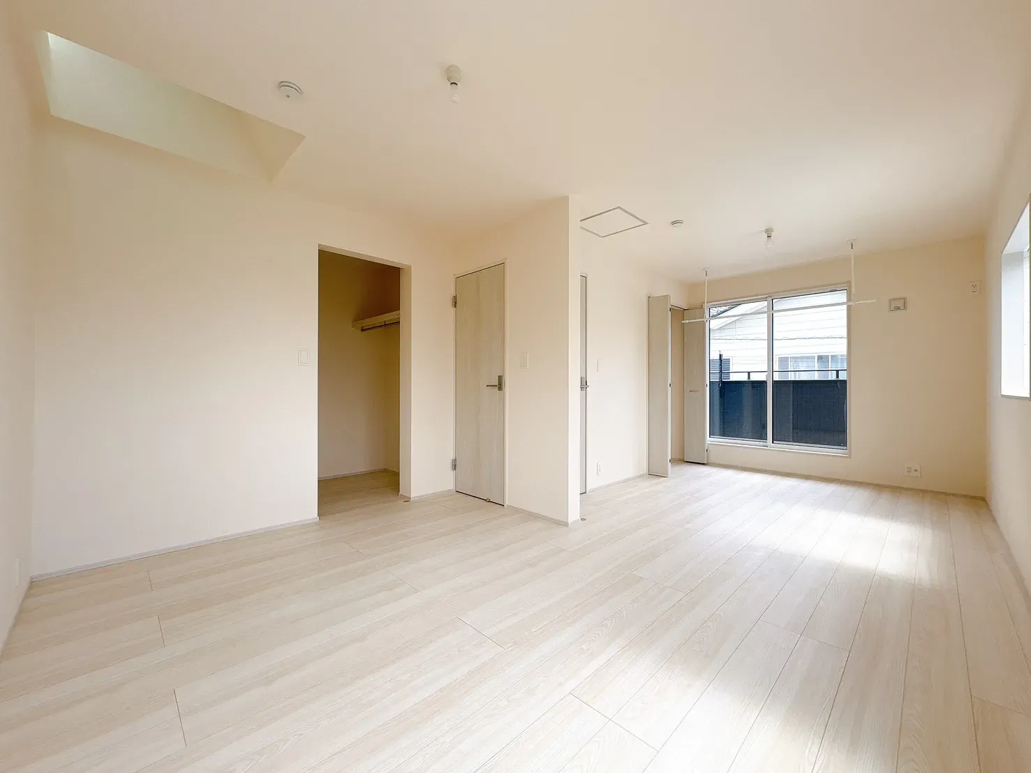 【洋室(11.25帖)】将来こども部屋として1部屋を2つの部屋にアレンジできるフレキシブルルーム(10.50帖)※将来2部屋として利用の場合、間仕切壁工事は有償となります。