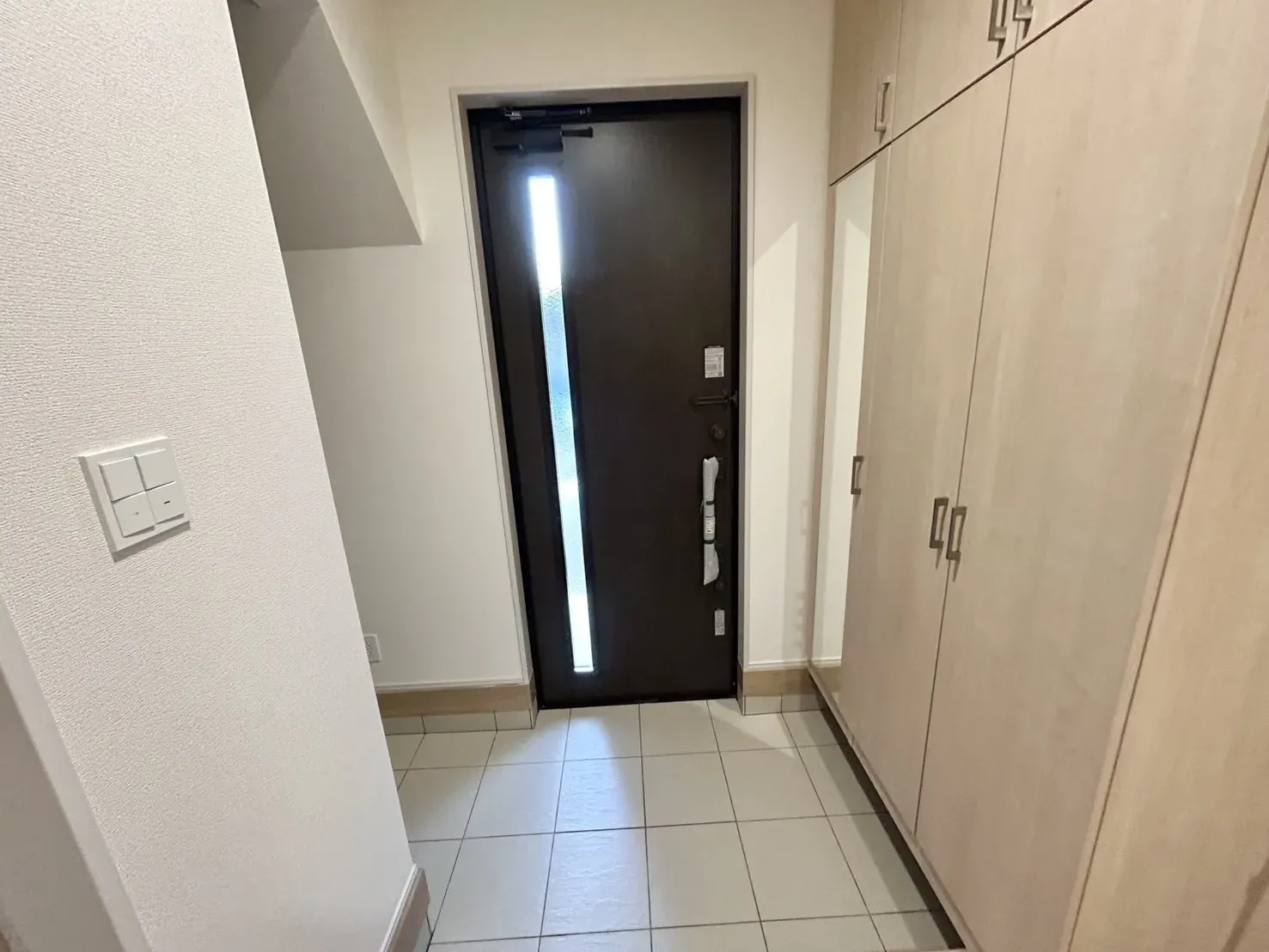 【1号棟】鏡の付いた大型玄関収納