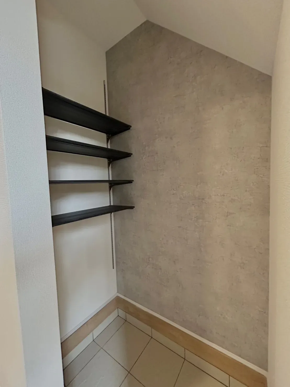 【1号棟】可動棚のある玄関土間収納