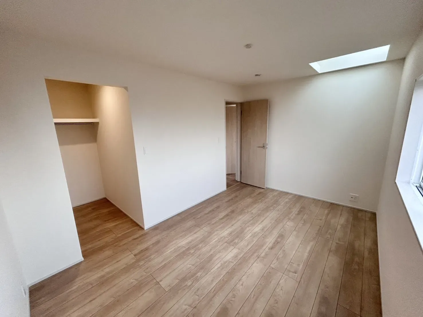 【1号棟】トップライトがお部屋を明るくします