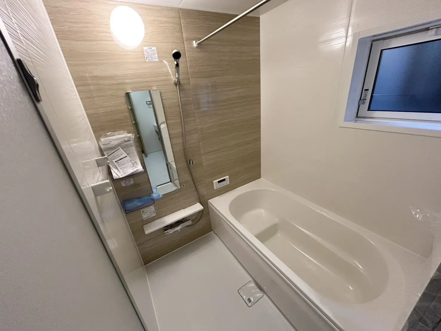 【1号棟】暖房/涼風で年中快適な浴室乾燥機装備の浴室