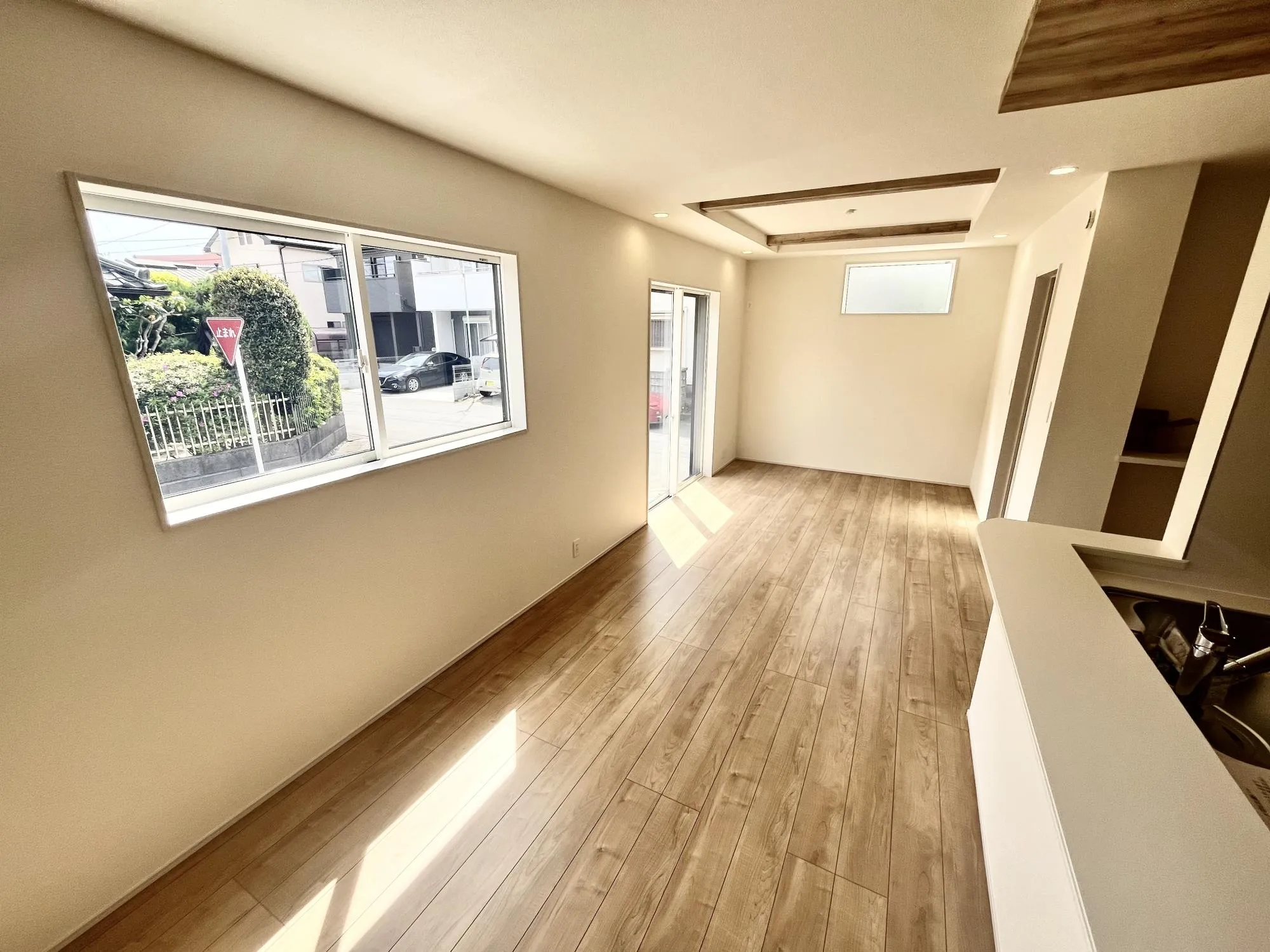 【1号棟】陽光差し込むリビングは自然と家族が集う