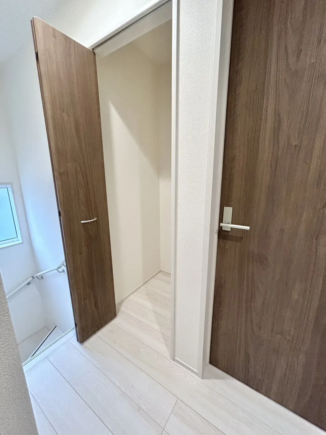 【2号棟】2階廊下収納　季節物の収納に